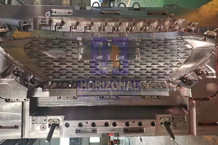前格栅模具